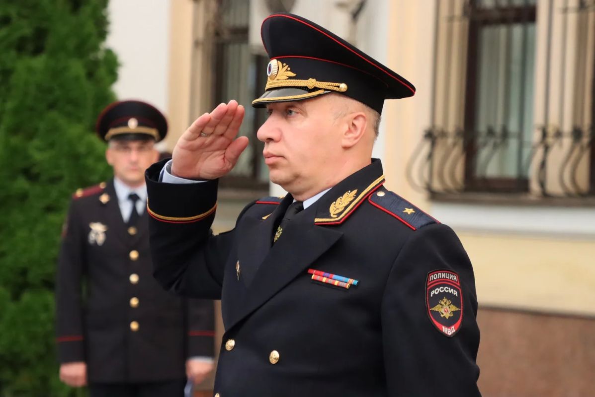 22 июня, ровно в четыре часа: в день памяти и скорби тверские полицейские приняли участие в патриотической акции «Свеча памяти» 22 июня, ровно в четыре часа: в день памяти и скорби тверские полицейские приняли участие в патриотической акции «Свеча памяти»