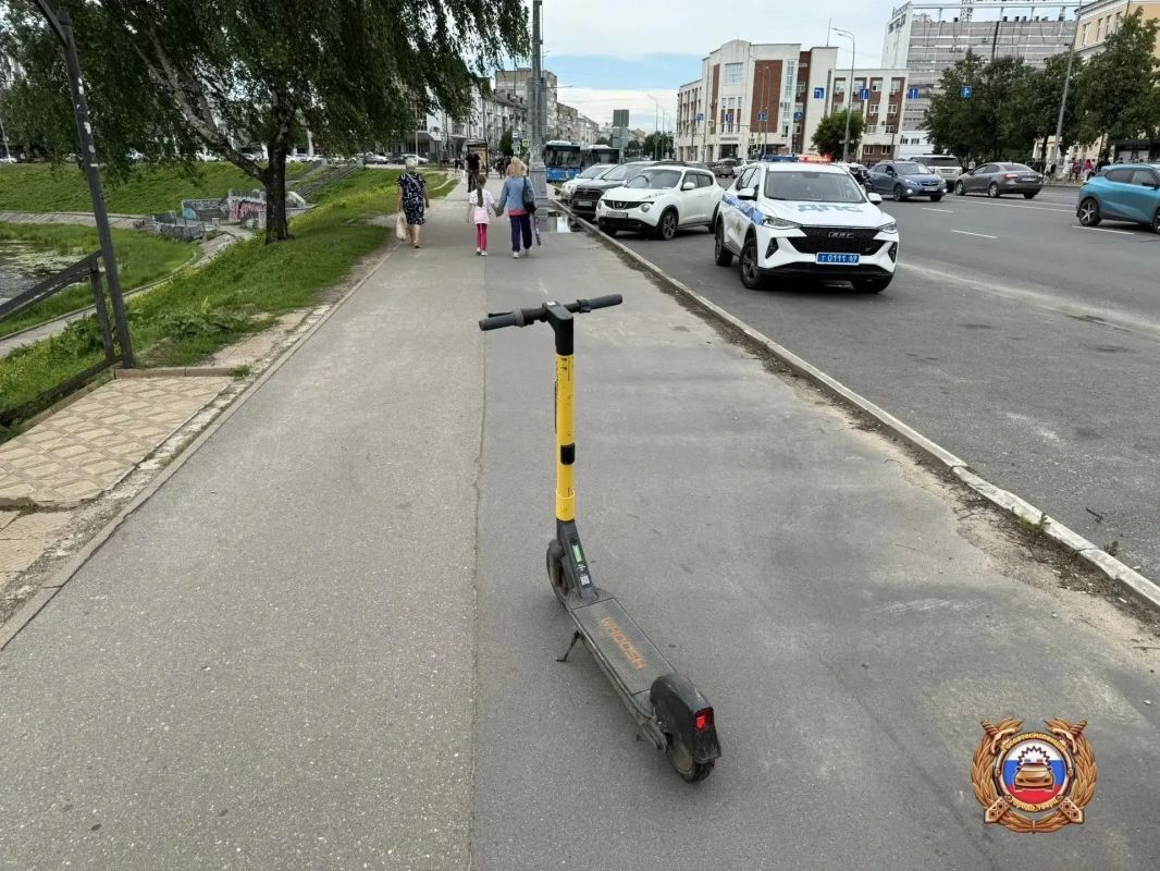 Очевидцы рассказали подробности наезда малолетних самокатчиц на женщину в Твери