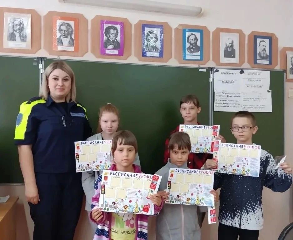 Сотрудники Нелидовской Госавтоинспекции провели профилактические беседы по дорожной безопасности в летних пришкольных лагерях Сотрудники Нелидовской Госавтоинспекции провели профилактические беседы по дорожной безопасности в летних пришкольных лагерях