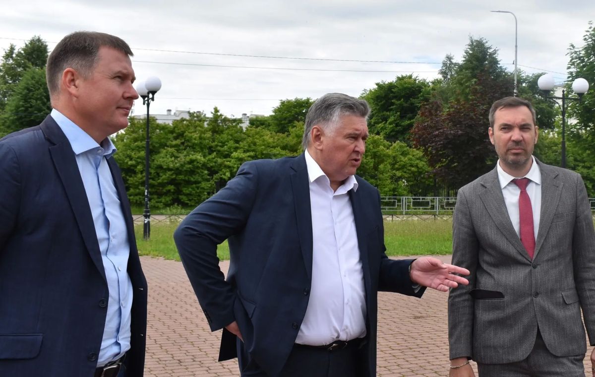Глава Твери Алексей Огоньков в рамках инспекционного выезда посетил ряд территорий, на которых этим летом будут установлены детские спортивно-игровые площадки