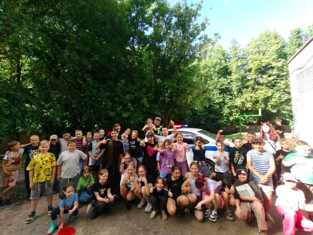 «Засветись!»: сотрудники Госавтоинспекции города Твери провели для ребят мастер-класс по изготовлению световозвращателей «Засветись!»: сотрудники Госавтоинспекции города Твери провели для ребят мастер-класс по изготовлению световозвращателей