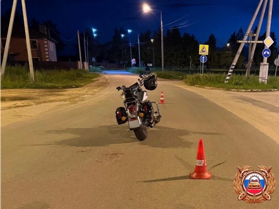 Под Тверью переходившая дорогу девочка попала под колеса мотоцикла