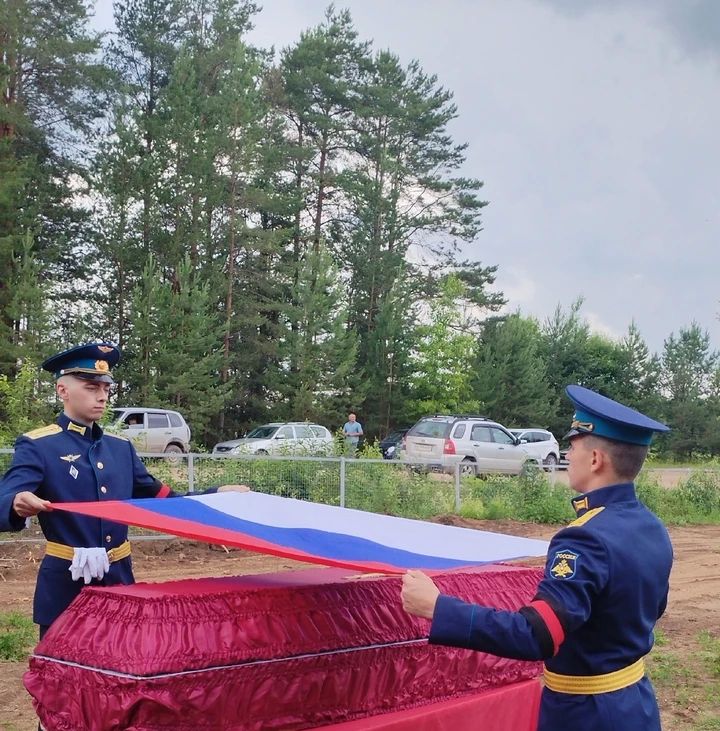 В Тверской области похоронили двух бойцов, погибших на СВО В Тверской области похоронили двух бойцов, погибших на СВО
