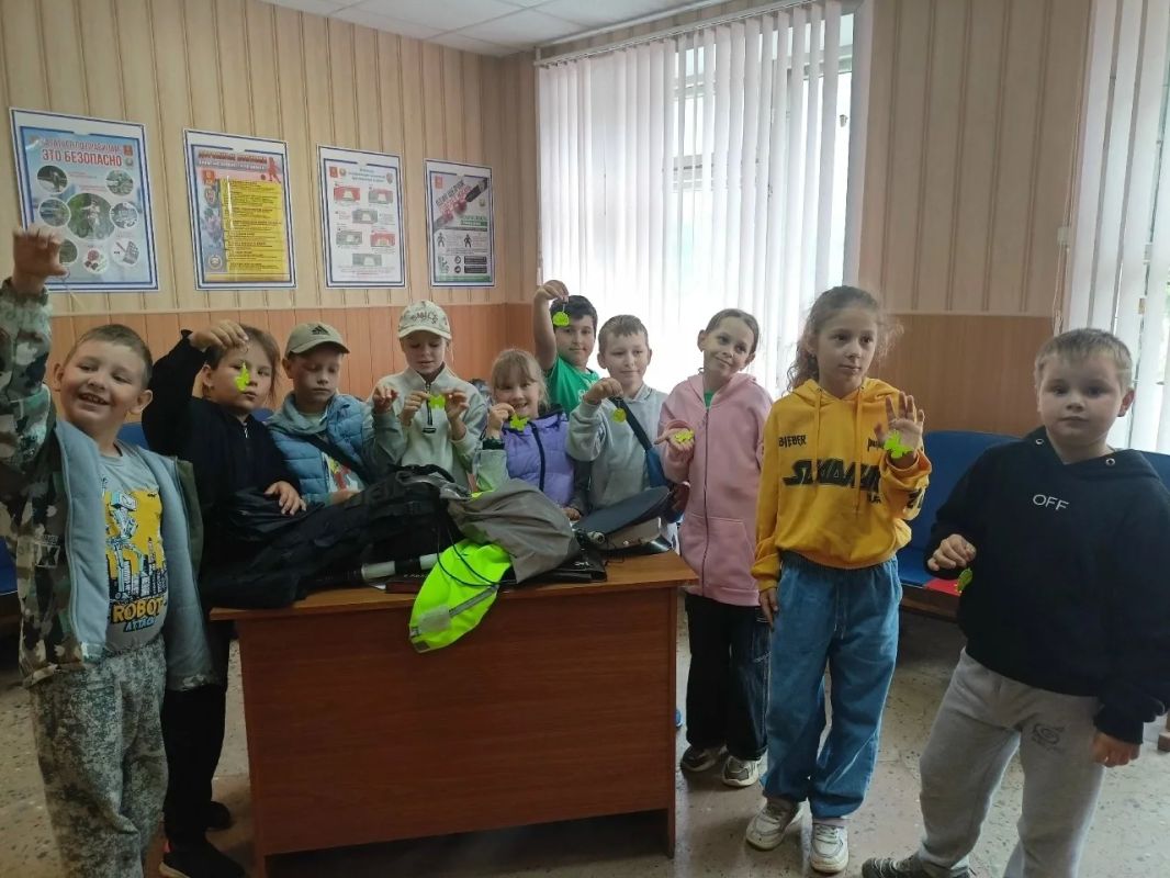 В Ржевском муниципальном округе автоинспекторы провели день открытых дверей для школьников В Ржевском муниципальном округе автоинспекторы провели день открытых дверей для школьников