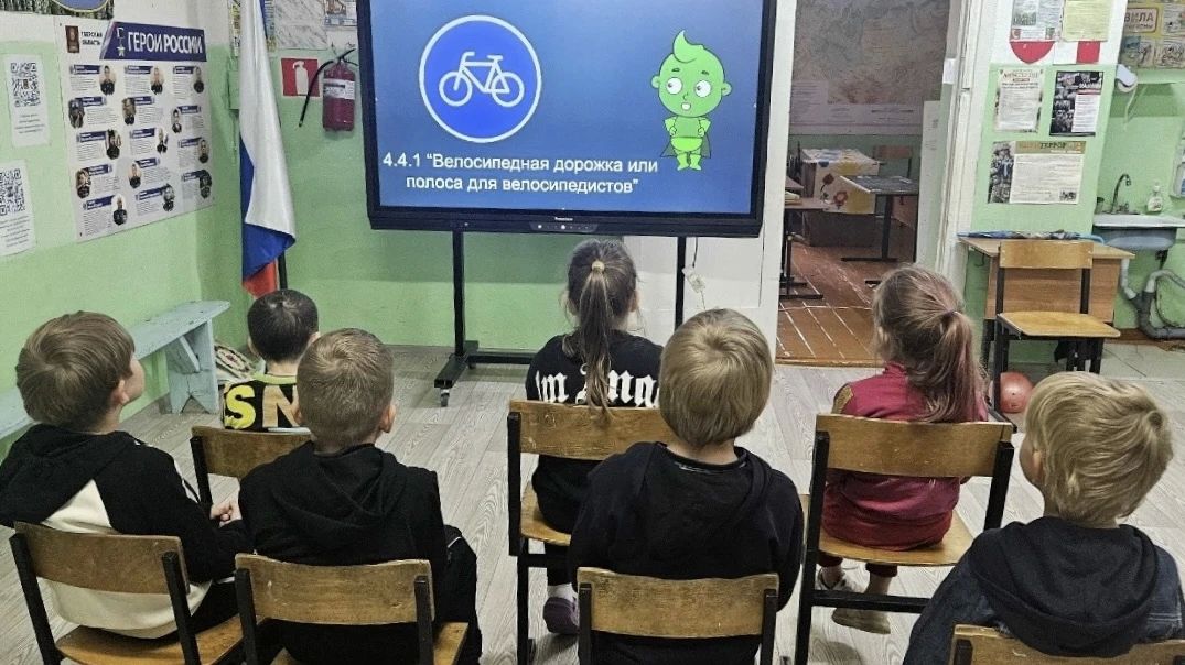 Западнодвинские автоинспекторы провели профилактическое занятие в пришкольном лагере Западнодвинские автоинспекторы провели профилактическое занятие в пришкольном лагере