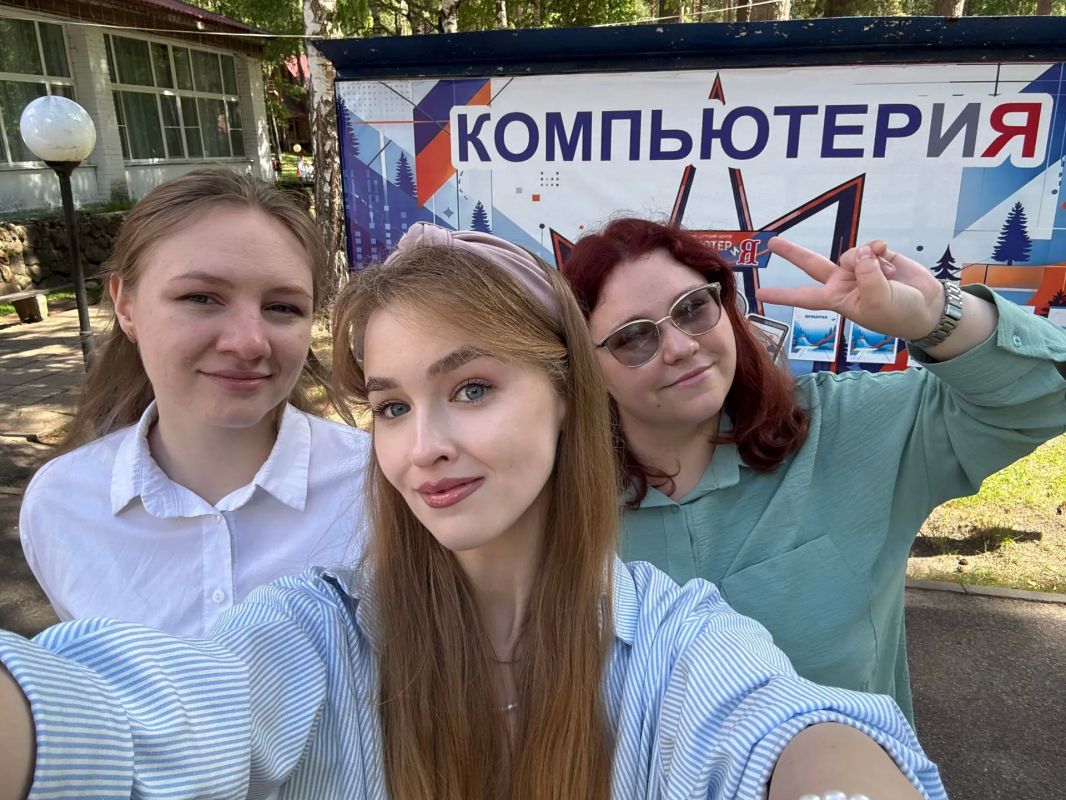 Правовая грамотность в игровом формате: в лагере «КомпьютерИЯ» прошел «Избирательный квиз» Правовая грамотность в игровом формате: в лагере «КомпьютерИЯ» прошел «Избирательный квиз»