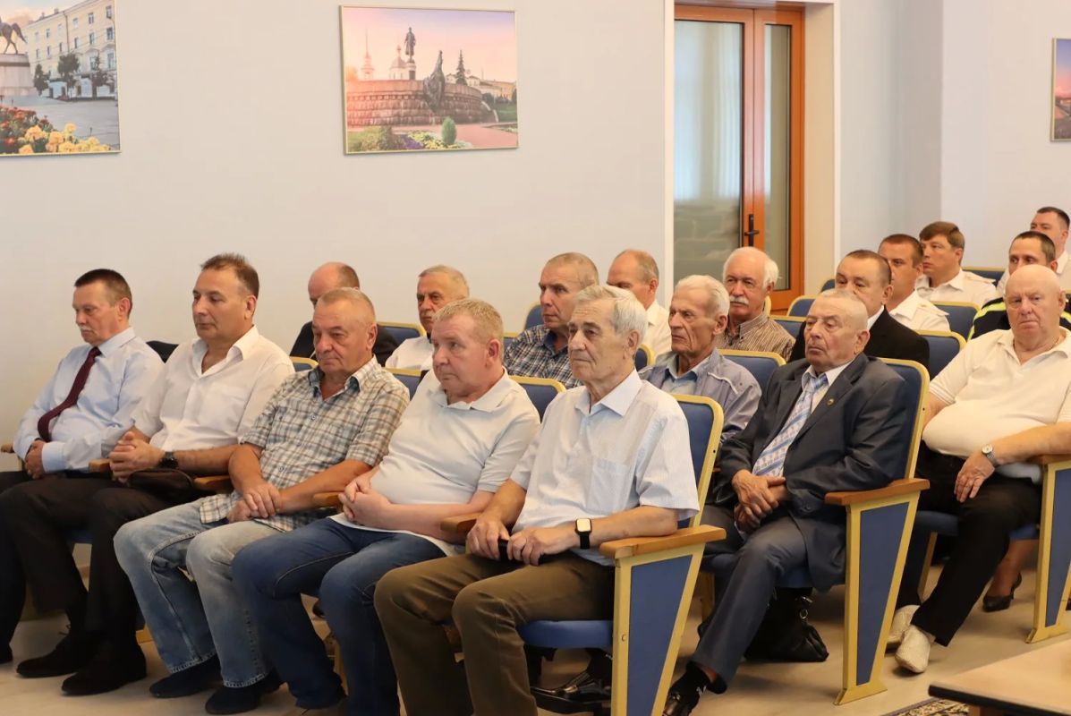С 90-летием образования Госавтоинспекции поздравил дорожных полицейских Верхневолжья начальник УМВД России по Тверской области С 90-летием образования Госавтоинспекции поздравил дорожных полицейских Верхневолжья начальник УМВД России по Тверской области