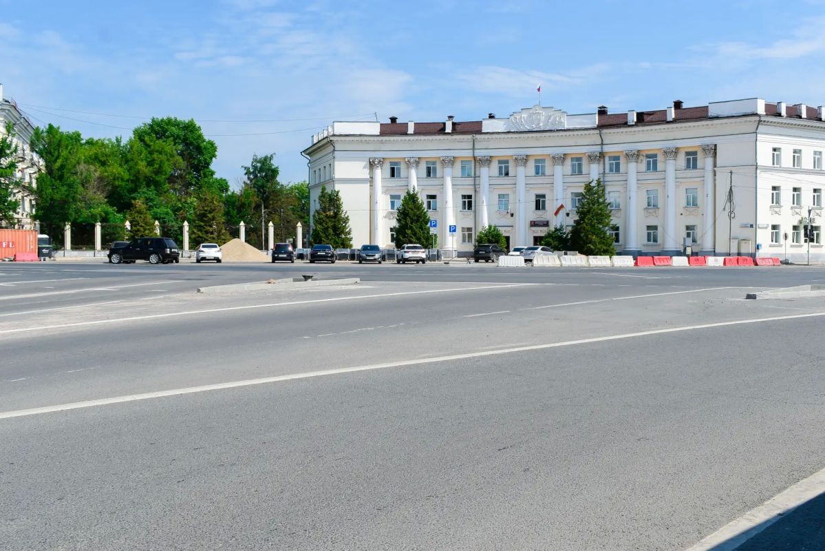 Завершается строительство сквера на улице Артюхиной Завершается строительство сквера на улице Артюхиной