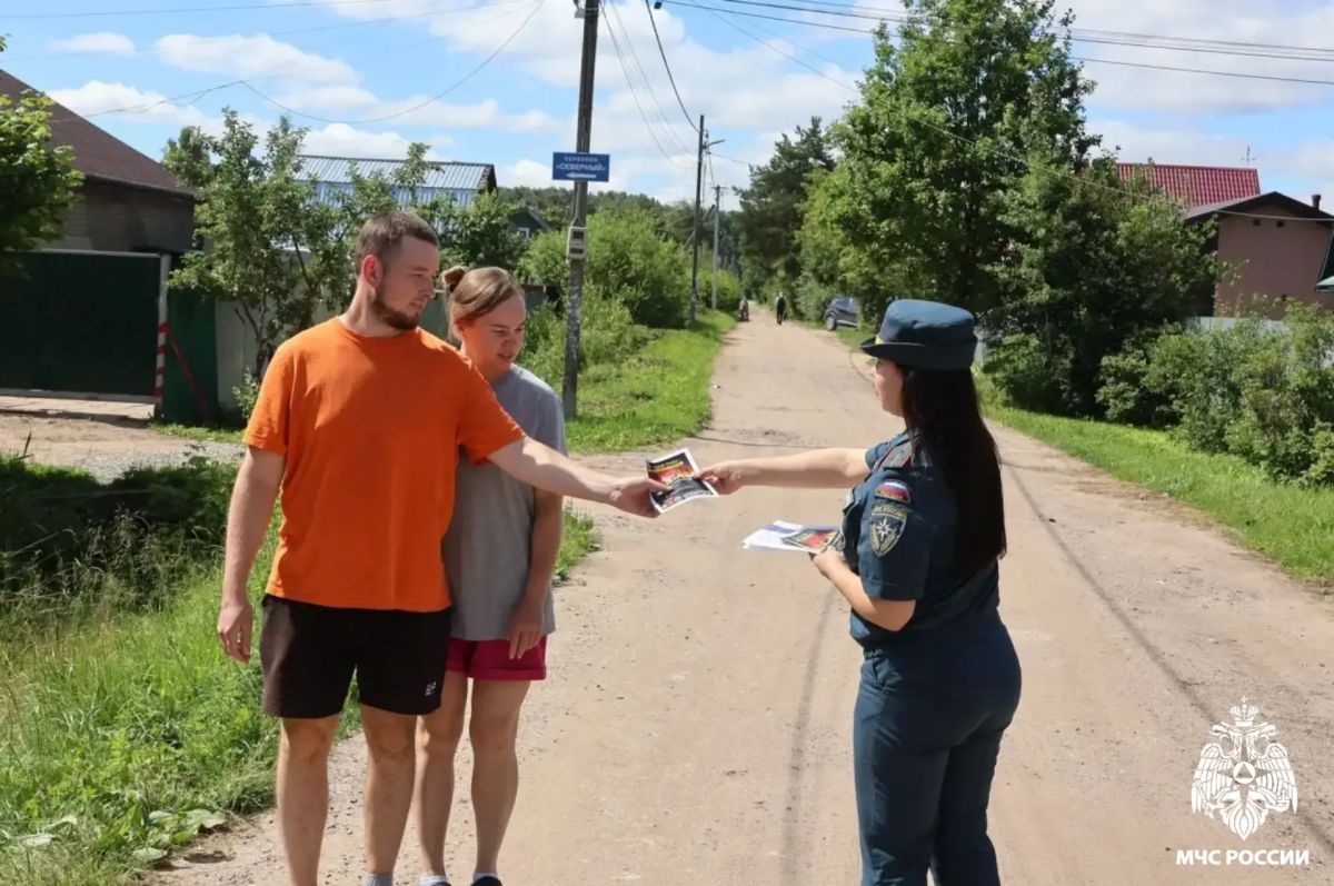 Профилактические рейды в частном секторе: сотрудники МЧС Тверской области напоминают жителям о пожарной безопасности Профилактические рейды в частном секторе: сотрудники МЧС Тверской области напоминают жителям о пожарной безопасности