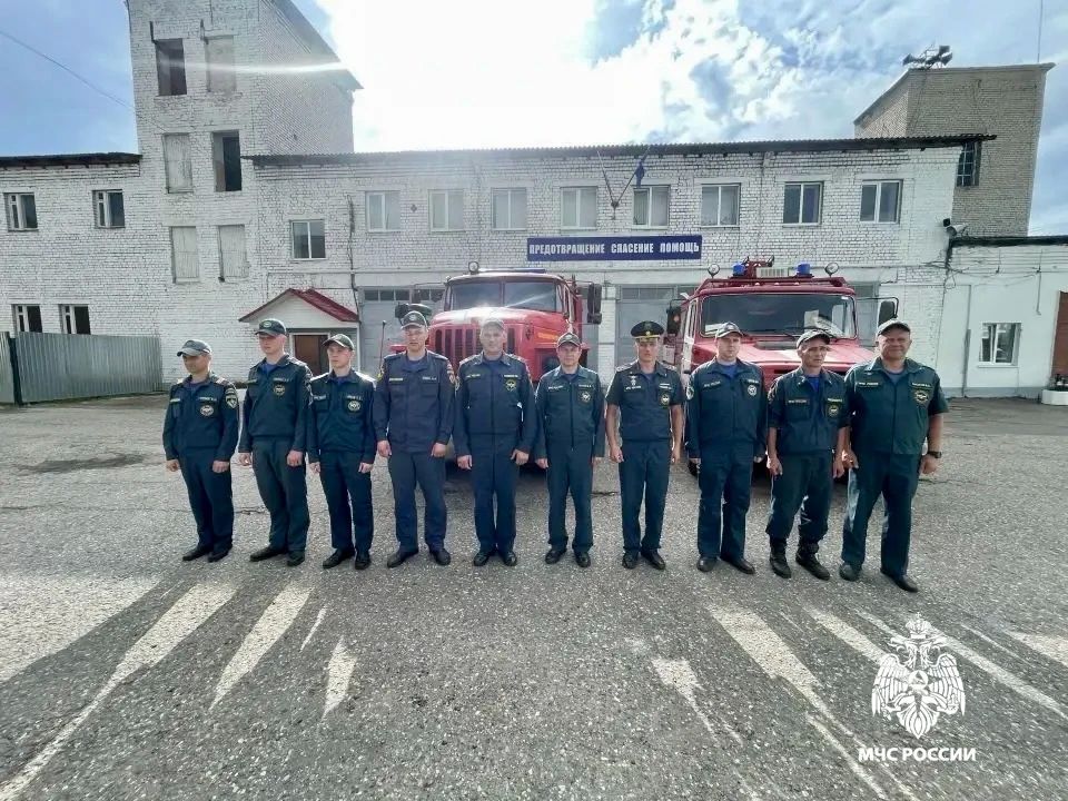 Спасение на пожаре. Сегодня на улице Карла Маркса в Вышнем Волочке произошло возгорание на первом этаже двухэтажного дома Спасение на пожаре. Сегодня на улице Карла Маркса в Вышнем Волочке произошло возгорание на первом этаже двухэтажного дома