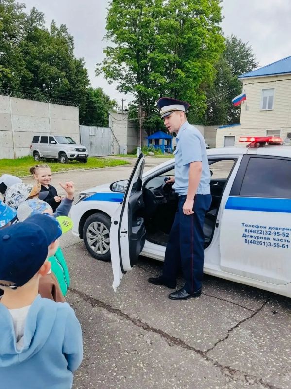 В Лихославльском муниципальном округе для детей провели экскурсию в отделение Госавтоинспекции В Лихославльском муниципальном округе для детей провели экскурсию в отделение Госавтоинспекции