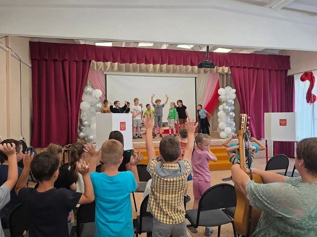 Просто, понятно, доступно: в оздоровительных лагерях продолжаются мероприятия по повышению правовой культуры будущих избирателей Просто, понятно, доступно: в оздоровительных лагерях продолжаются мероприятия по повышению правовой культуры будущих избирателей