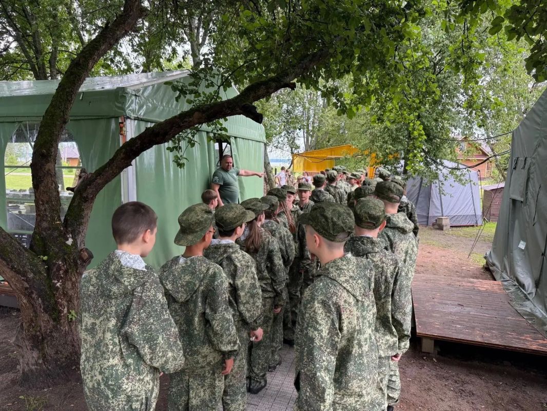 В Осташковском округе проходит первая смена военно-патриотических сборов «Наука Побеждать» В Осташковском округе проходит первая смена военно-патриотических сборов «Наука Побеждать»