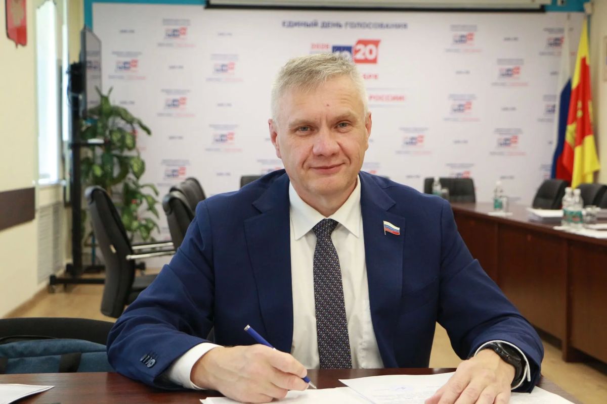 Дмитрий Карпов представил в избирательную комиссию Тверской области документы о выдвижении кандидатом в депутаты Государственной Думы России Дмитрий Карпов представил в избирательную комиссию Тверской области документы о выдвижении кандидатом в депутаты Государственной Думы России