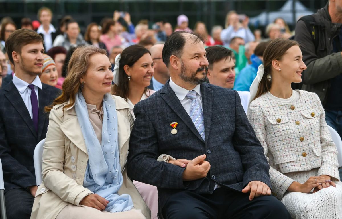 Виталий Королев: Сегодня, в праздничный день, в столице Верхневолжья проходит масштабный яркий фестиваль «Жизнь семьи в любви и верности» Виталий Королев: Сегодня, в праздничный день, в столице Верхневолжья проходит масштабный яркий фестиваль «Жизнь семьи в любви и верности»