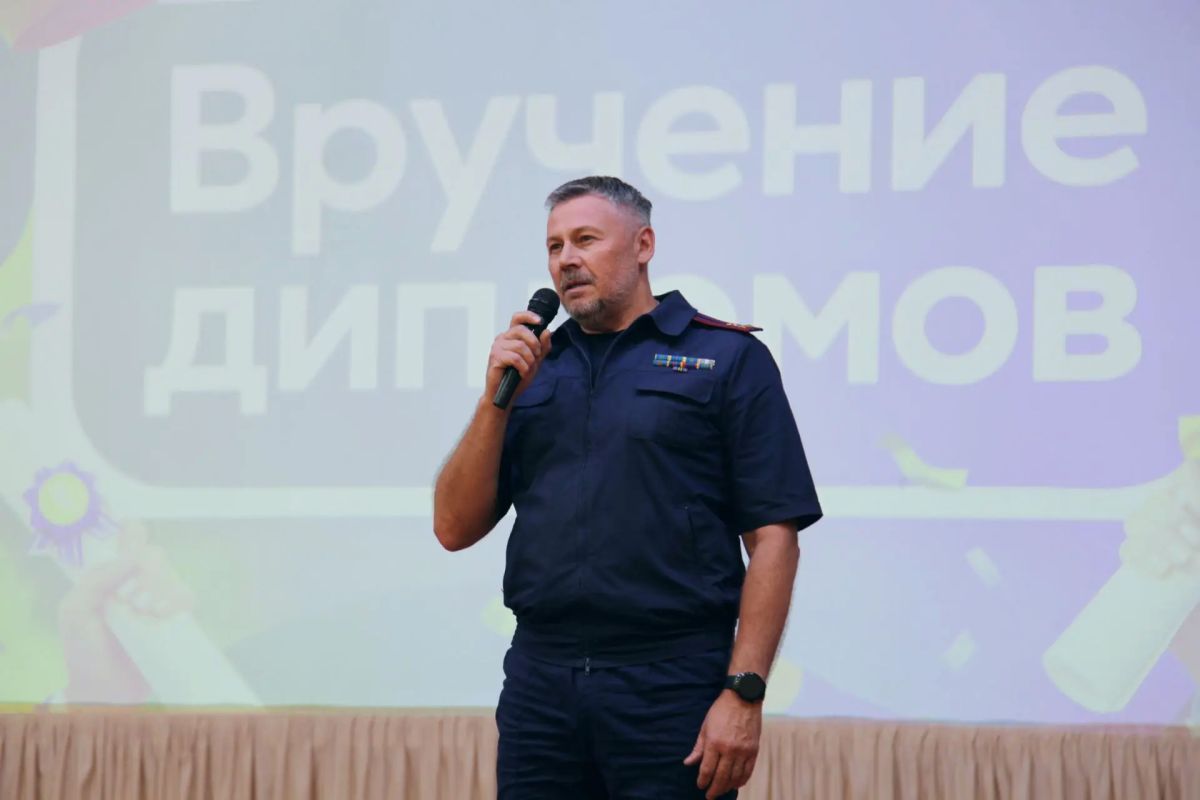 В Твери офицер Следственного комитета принял участие в торжественной церемонии вручения дипломов выпускникам Московского гуманитарно-экономического университета В Твери офицер Следственного комитета принял участие в торжественной церемонии вручения дипломов выпускникам Московского гуманитарно-экономического университета