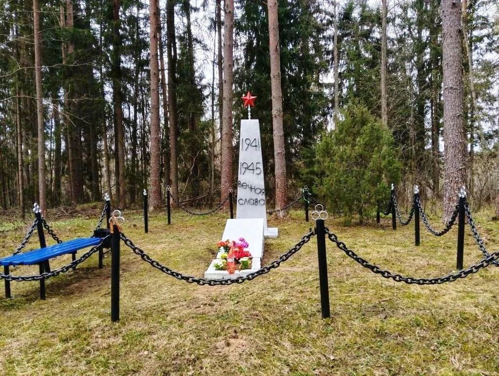Сотрудники ФГБУ «ДОД Росимущества» провели мероприятия по благоустройству памятников погибшим в 1942 году воинам Красной Армии Сотрудники ФГБУ «ДОД Росимущества» провели мероприятия по благоустройству памятников погибшим в 1942 году воинам Красной Армии