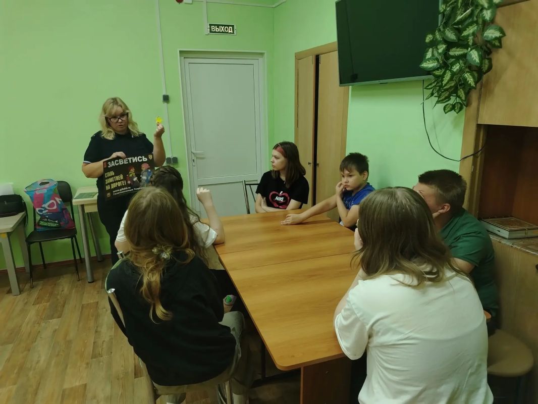 В городе Бологое прошла акция «Засветись! Стань заметнее!» В городе Бологое прошла акция «Засветись! Стань заметнее!»