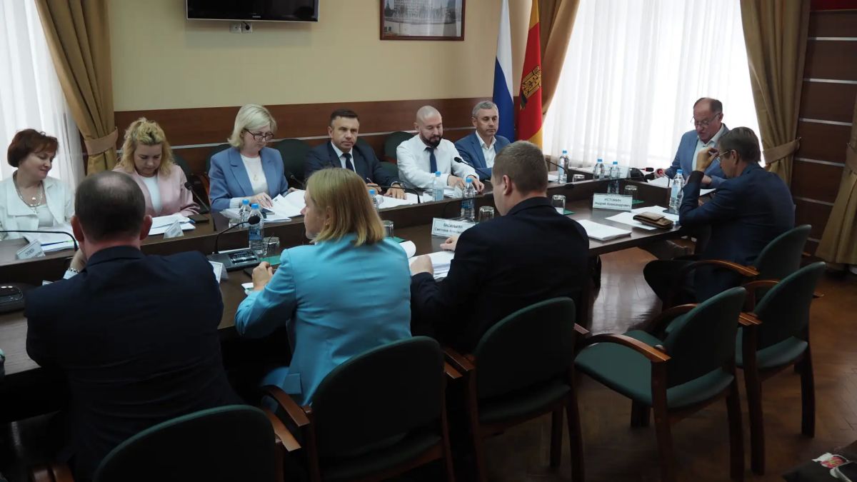 На очередном заседании комитета по социальной политике депутаты под председательством Артура Бабушкина рассмотрели три вопроса повестки дня На очередном заседании комитета по социальной политике депутаты под председательством Артура Бабушкина рассмотрели три вопроса повестки дня