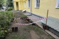 В Твери подвал с коммуникациями в жилом доме залило из-за ямы