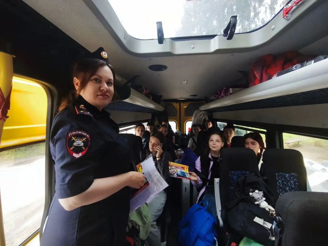 Удомельские автоинспекторы обеспечили контроль безопасности при перевозке участников областной игры «Орлёнок – 2026» Удомельские автоинспекторы обеспечили контроль безопасности при перевозке участников областной игры «Орлёнок – 2026»