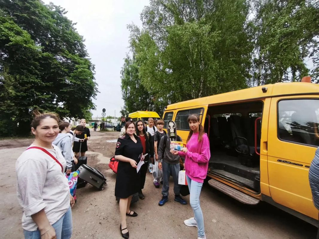 Удомельские автоинспекторы обеспечили контроль безопасности при перевозке участников областной игры «Орлёнок – 2026» Удомельские автоинспекторы обеспечили контроль безопасности при перевозке участников областной игры «Орлёнок – 2026»