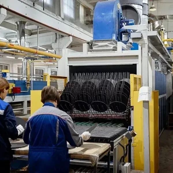 Ведущий российский производитель алюминиевой посуды с антипригарным покрытием «ПК «Ландскрона» (бренд VARI) успешно завершил реализацию мероприятий в рамках федерального проекта «Производительность труда» Ведущий российский производитель алюминиевой посуды с антипригарным покрытием «ПК «Ландскрона» (бренд VARI) успешно завершил реализацию мероприятий в рамках федерального проекта «Производительность труда»