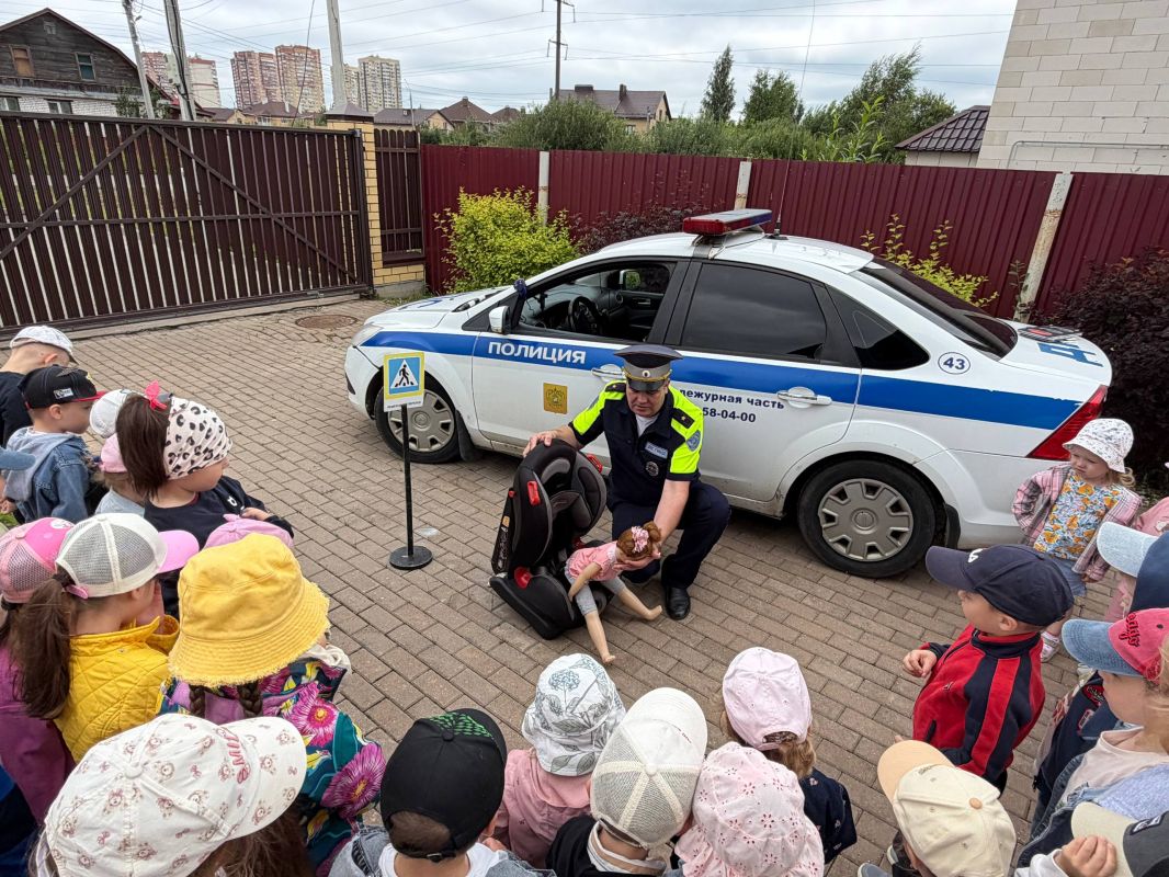 В детском саду «Bambini» города Твери прошло необычное занятие по Правилам дорожного движения В детском саду «Bambini» города Твери прошло необычное занятие по Правилам дорожного движения