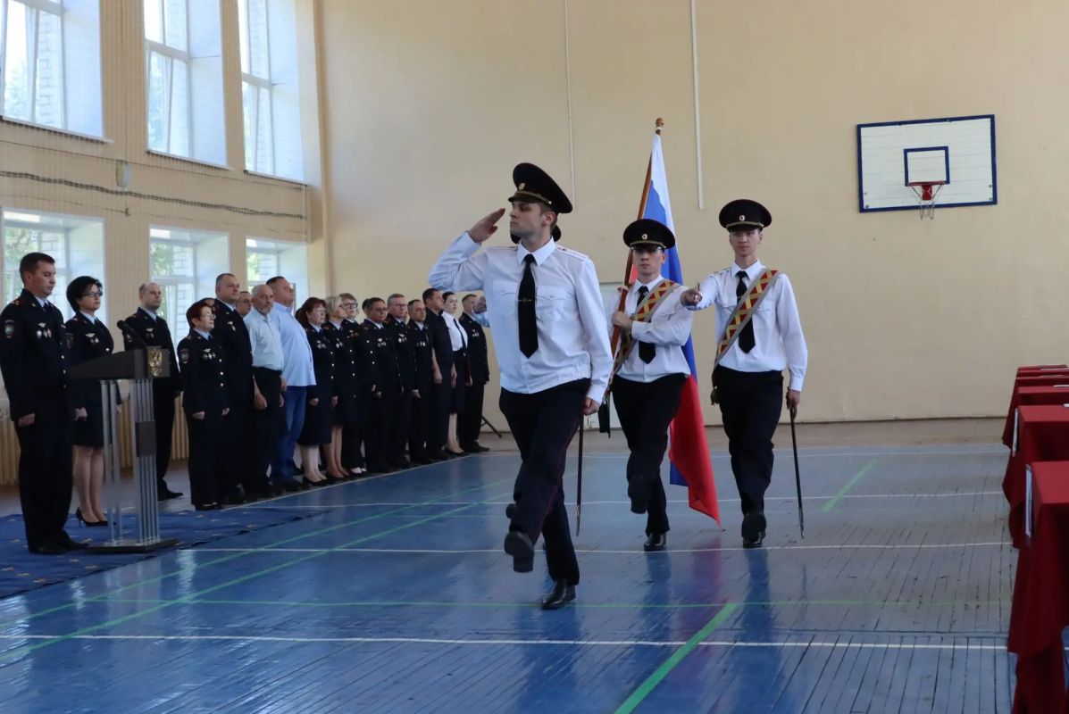 Служа закону - служить народу: руководитель кадровой службы тверской полиции принял участие в торжественном выпуске молодых сотрудников органов внутренних дел Служа закону - служить народу: руководитель кадровой службы тверской полиции принял участие в торжественном выпуске молодых сотрудников органов внутренних дел