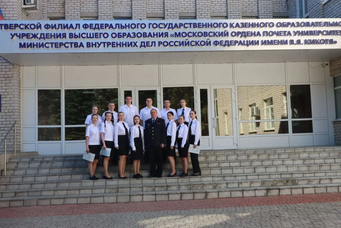 Служа закону - служить народу: руководитель кадровой службы тверской полиции принял участие в торжественном выпуске молодых сотрудников органов внутренних дел Служа закону - служить народу: руководитель кадровой службы тверской полиции принял участие в торжественном выпуске молодых сотрудников органов внутренних дел