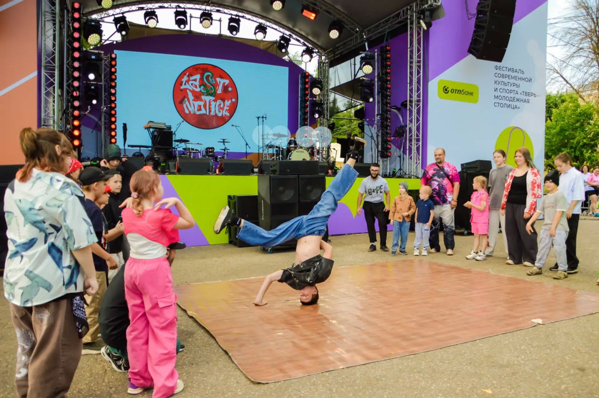 В День города на набережной Афанасия Никитина проходит большая праздничная программа, включающая традиционный фестиваль современной культуры и спорта «Тверь – молодежная столица», а также состязания по различным видам спорта В День города на набережной Афанасия Никитина проходит большая праздничная программа, включающая традиционный фестиваль современной культуры и спорта «Тверь – молодежная столица», а также состязания по различным видам спорта