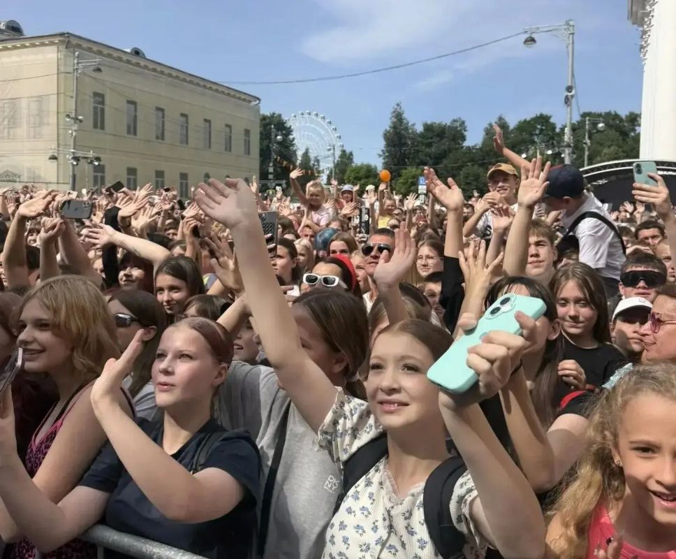 Одним из ярких событий Дня города Твери стал масштабный концерт с участием топовых блогеров и артистов страны – Всероссийский фестиваль «Топфест» Одним из ярких событий Дня города Твери стал масштабный концерт с участием топовых блогеров и артистов страны – Всероссийский фестиваль «Топфест»