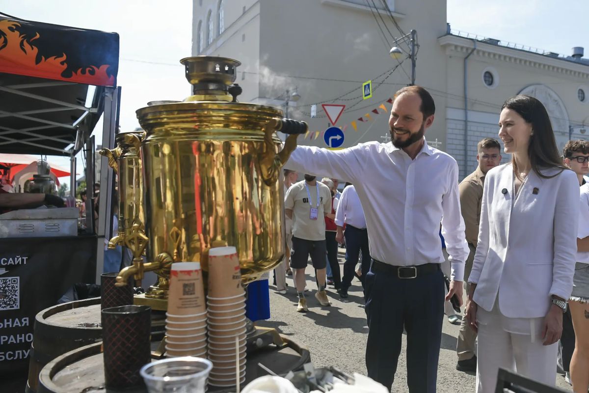 Виталий Королев: День города в Твери – и погода отличная! Праздник получается ярким, насыщенным, живым и по-настоящему семейным Виталий Королев: День города в Твери – и погода отличная! Праздник получается ярким, насыщенным, живым и по-настоящему семейным