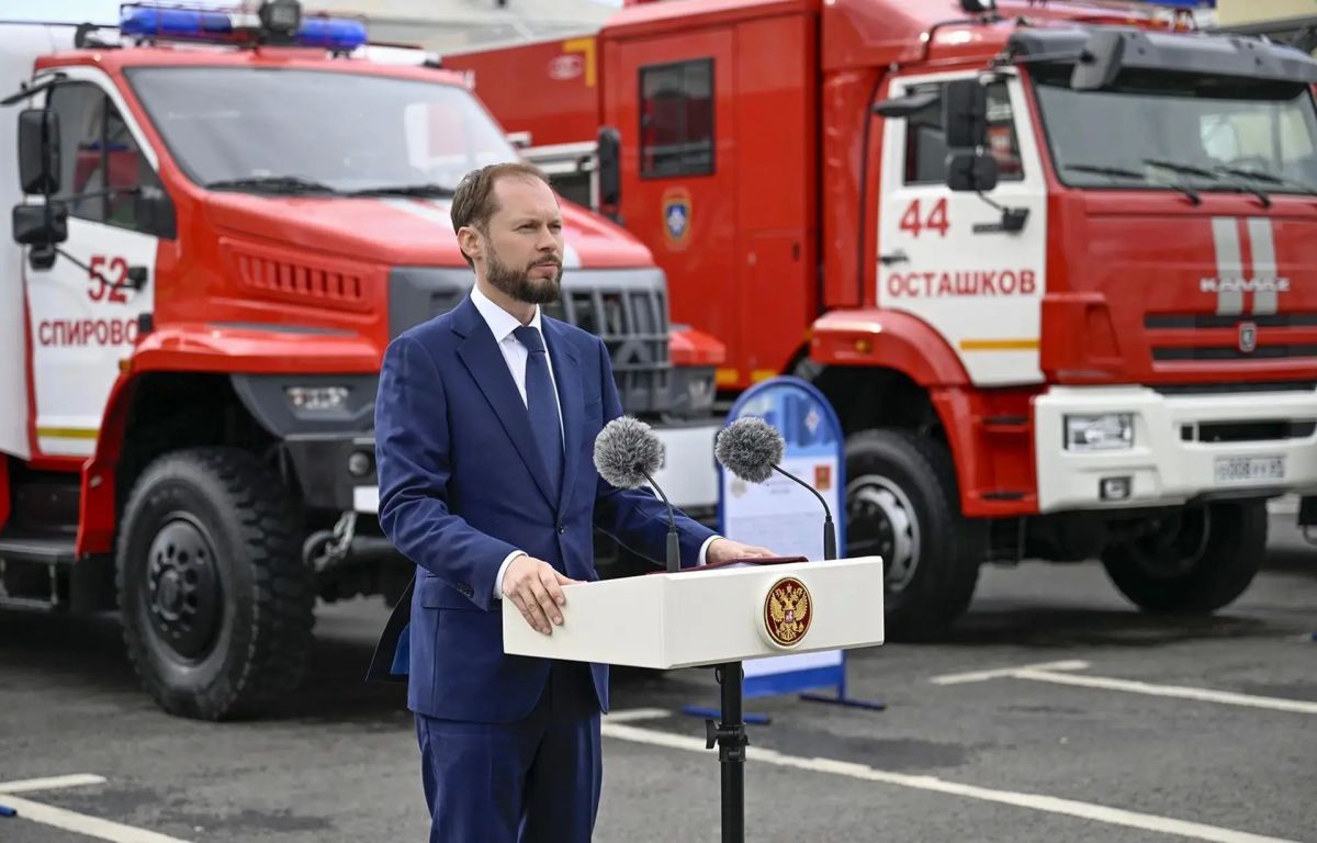 Виталий Королев и Александр Куренков вручили новую технику тверским спасателям Виталий Королев и Александр Куренков вручили новую технику тверским спасателям