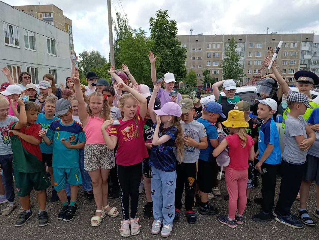 В Удомле ребята познакомились с работой Госавтоинспекции В Удомле ребята познакомились с работой Госавтоинспекции