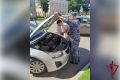 В Тверской области сотрудники Росгвардии помогли автоледи на дороге