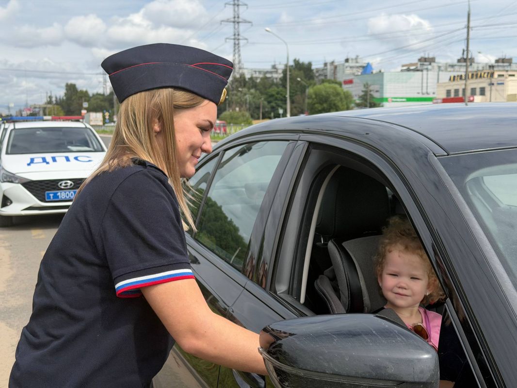 Тверские автоинспекторы провели акцию «Без кресла нет поездки!» Тверские автоинспекторы провели акцию «Без кресла нет поездки!»