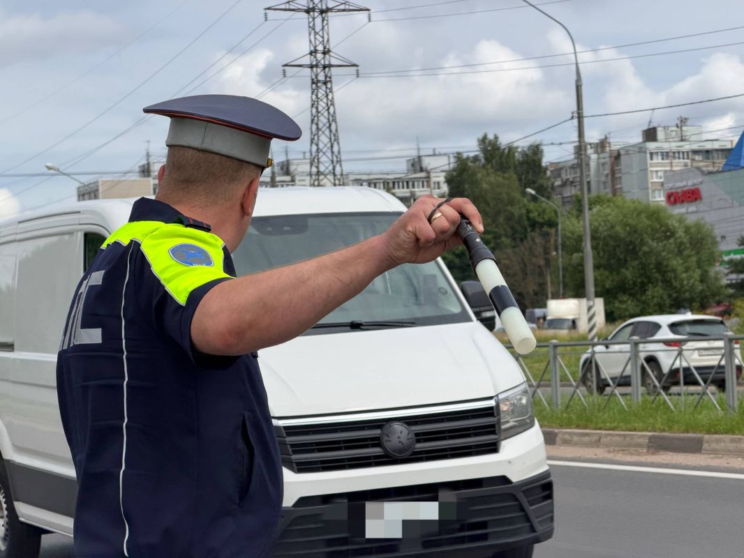 Тверские автоинспекторы провели акцию «Без кресла нет поездки!» Тверские автоинспекторы провели акцию «Без кресла нет поездки!»