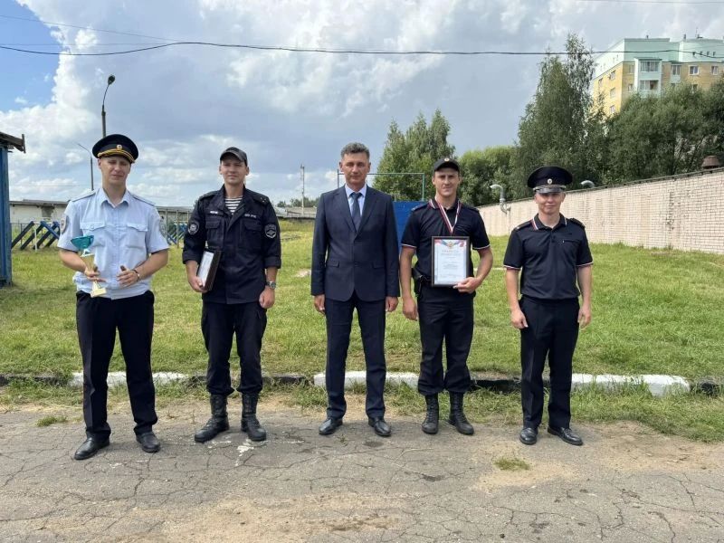 СОРЕВНОВАНИЯ НА ПОЛОСЕ ПРЕПЯТСТВИЙ ПРОВЕЛИ ПОЛИЦЕЙСКИЕ В ТВЕРИ