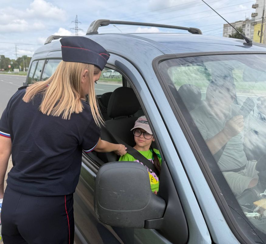 Тверские автоинспекторы провели акцию «Без кресла нет поездки!» Тверские автоинспекторы провели акцию «Без кресла нет поездки!»
