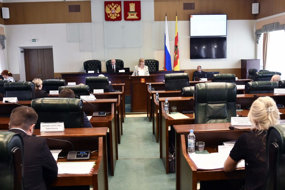 На заседании комитета по бюджету и налогам, которое состоялось 23 июля под председательством Константина Буевича, рассмотрено два вопроса