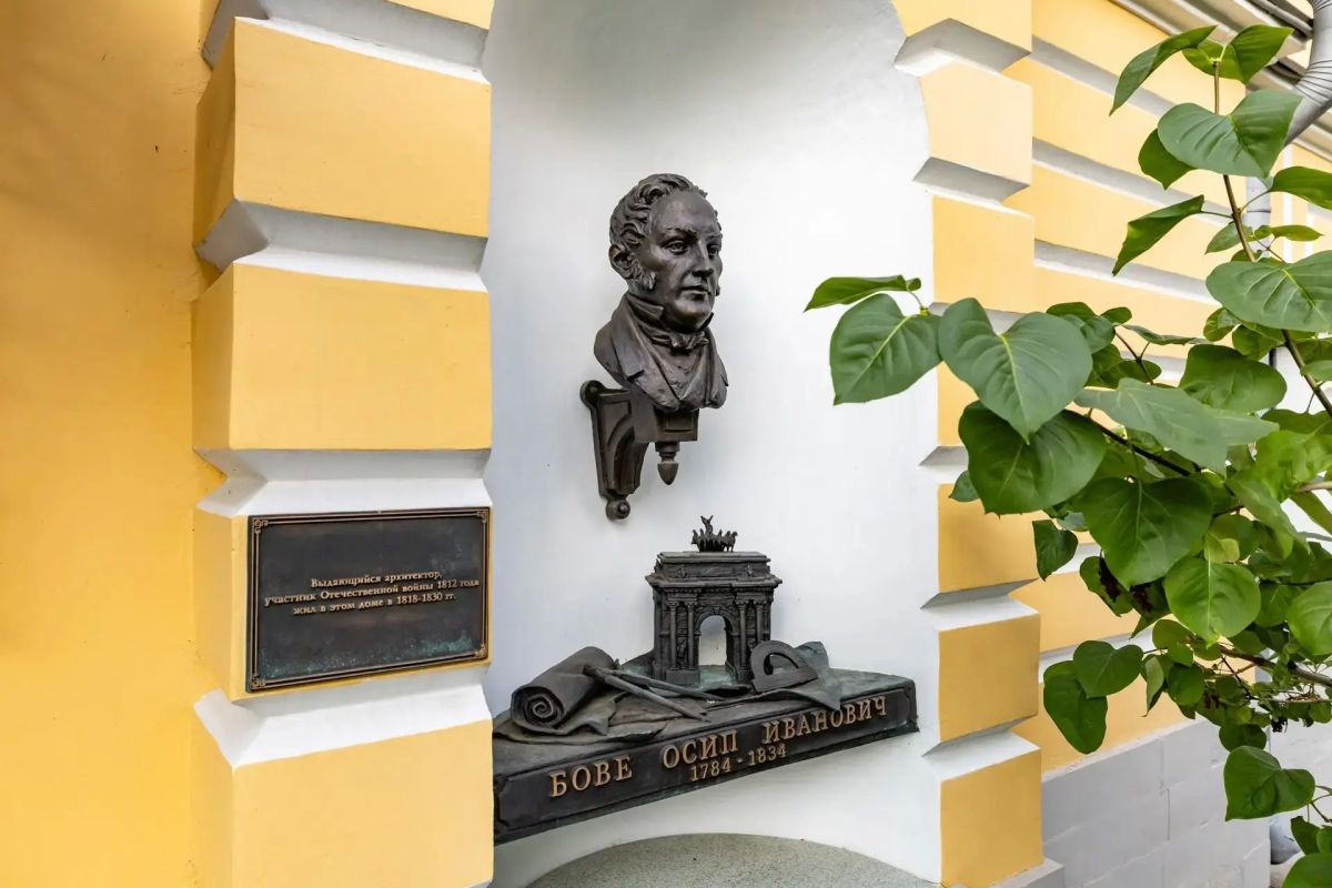 Владимир Мединский: Гуляя летом по Тверской, заверните в Петровский пер Владимир Мединский: Гуляя летом по Тверской, заверните в Петровский пер
