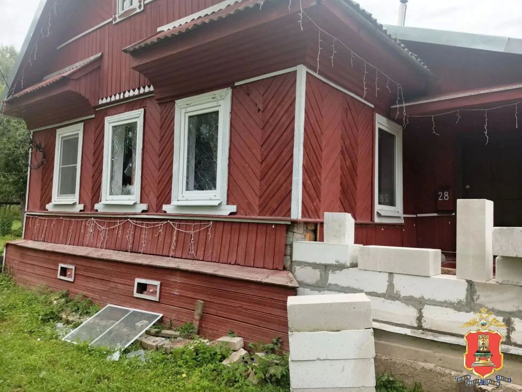 МИМО ТЁЩИНОГО ДОМА: БУЙНЫЙ ЖИТЕЛЬ ОЛЕНИНСКОГО ОКРУГА СТАЛ ФИГУРАНТОМ ТРЁХ УГОЛОВНЫХ ДЕЛ ПОСЛЕ ССОРЫ С ЖЕНОЙ МИМО ТЁЩИНОГО ДОМА: БУЙНЫЙ ЖИТЕЛЬ ОЛЕНИНСКОГО ОКРУГА СТАЛ ФИГУРАНТОМ ТРЁХ УГОЛОВНЫХ ДЕЛ ПОСЛЕ ССОРЫ С ЖЕНОЙ