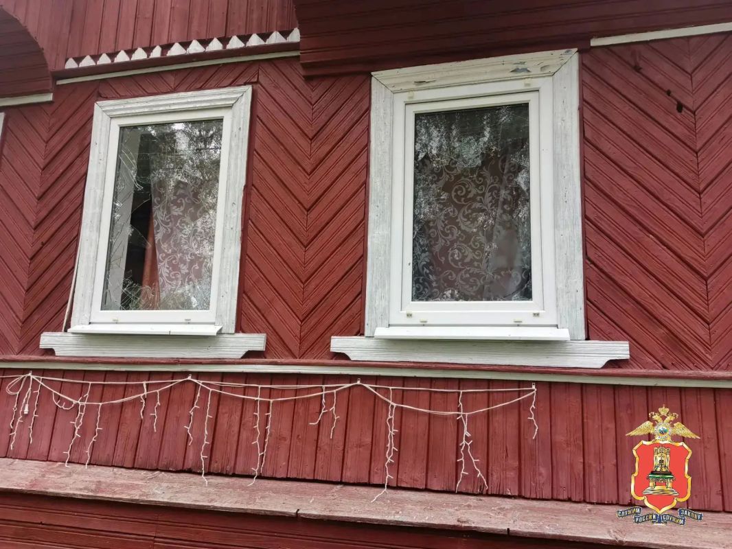МИМО ТЁЩИНОГО ДОМА: БУЙНЫЙ ЖИТЕЛЬ ОЛЕНИНСКОГО ОКРУГА СТАЛ ФИГУРАНТОМ ТРЁХ УГОЛОВНЫХ ДЕЛ ПОСЛЕ ССОРЫ С ЖЕНОЙ МИМО ТЁЩИНОГО ДОМА: БУЙНЫЙ ЖИТЕЛЬ ОЛЕНИНСКОГО ОКРУГА СТАЛ ФИГУРАНТОМ ТРЁХ УГОЛОВНЫХ ДЕЛ ПОСЛЕ ССОРЫ С ЖЕНОЙ