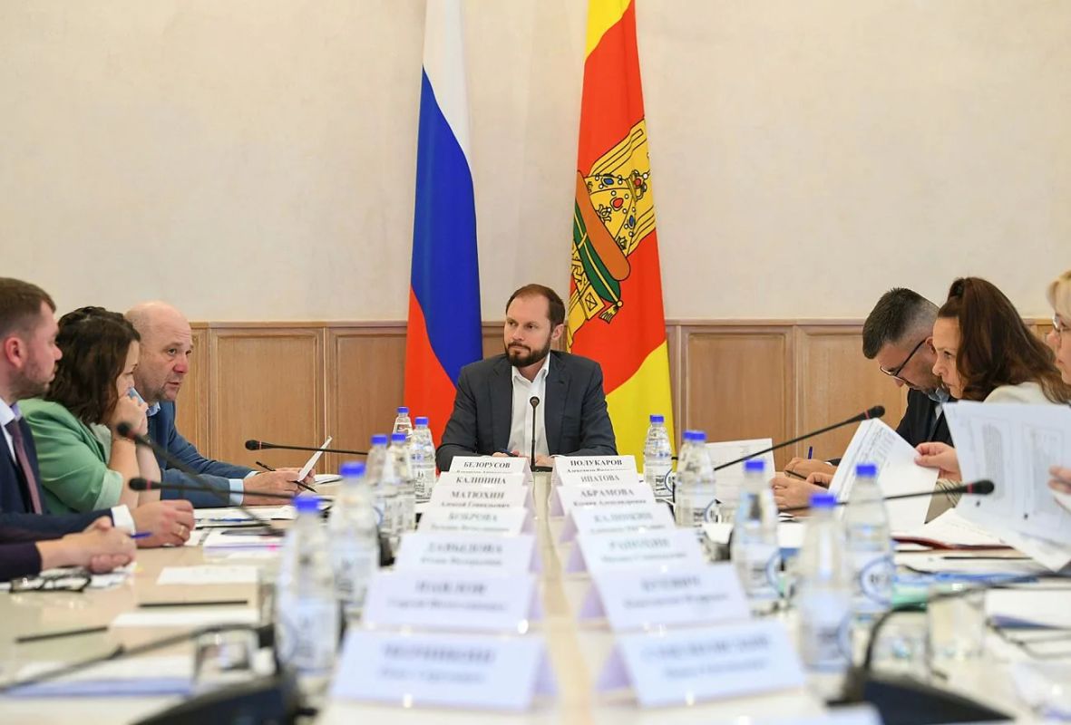 Виталий Королев утвердил региональные выплаты выпускникам-стобалльникам и медикам проекта «Здоровье Верхневолжья»