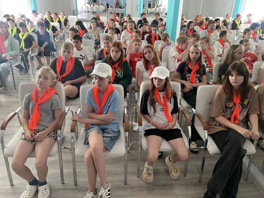 В загородном оздоровительном лагере «Чайка» сотрудники Госавтоинспекции провели профилактическое занятие для детей В загородном оздоровительном лагере «Чайка» сотрудники Госавтоинспекции провели профилактическое занятие для детей