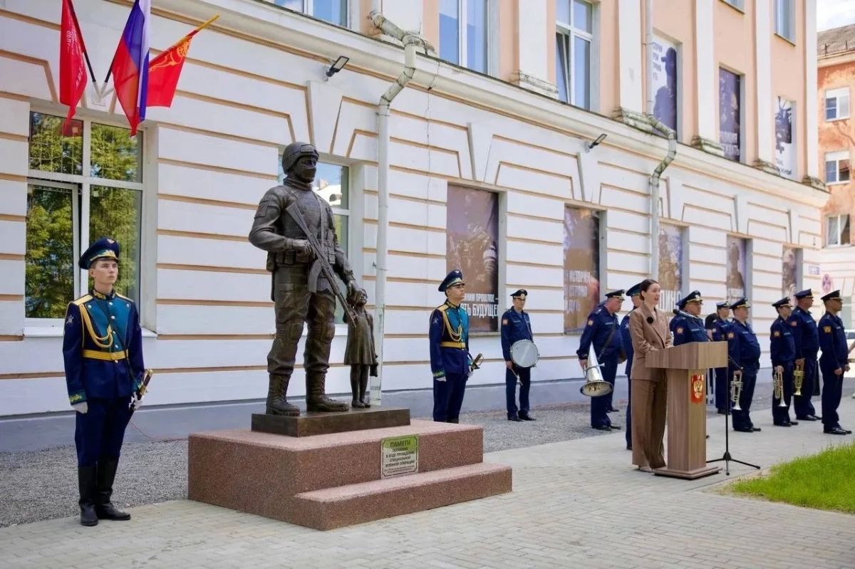 Сегодня возле ТвГТУ торжественно открыли памятник «Во имя жизни» Сегодня возле ТвГТУ торжественно открыли памятник «Во имя жизни»