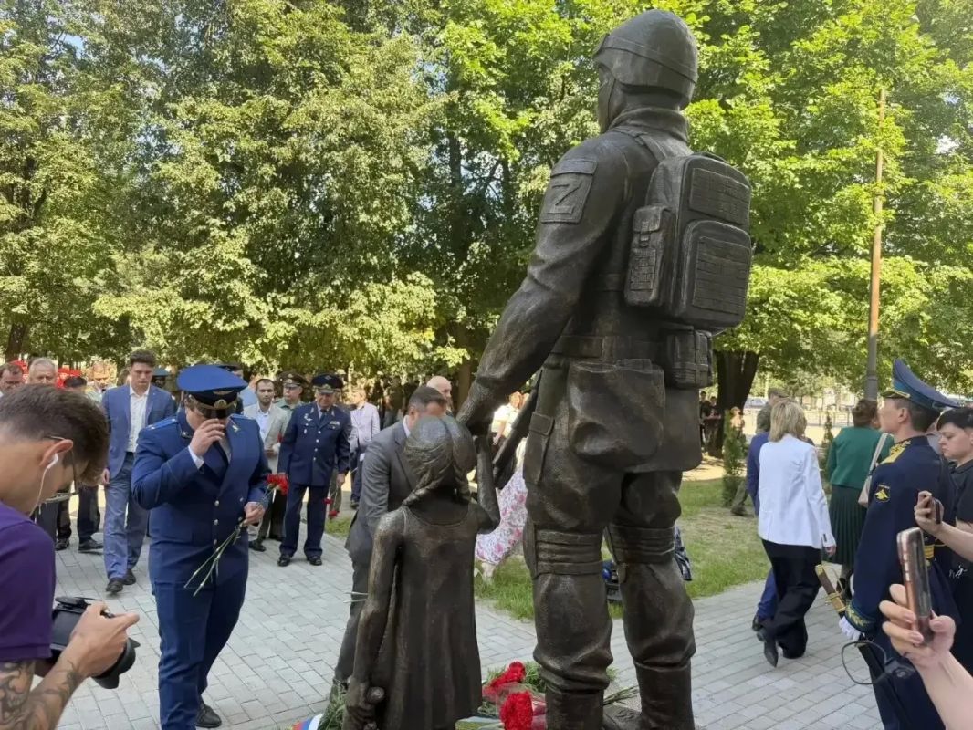 Сегодня, 31 июля 2026 года, прокурором Пролетарского района города Твери Олегом Рузаевым принято участие в торжественном открытии памятника «Во имя жизни» на территории Тверского государственного технического университета Сегодня, 31 июля 2026 года, прокурором Пролетарского района города Твери Олегом Рузаевым принято участие в торжественном открытии памятника «Во имя жизни» на территории Тверского государственного технического университета
