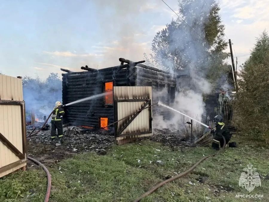 Пожар в Бежецком округе оставил вместо дома горелые головешки Пожар в Бежецком округе оставил вместо дома горелые головешки