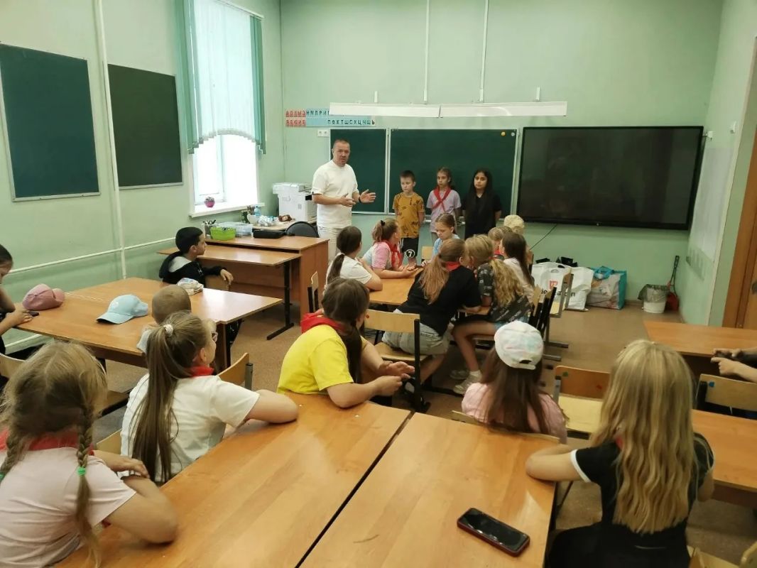 Территориальные избирательные комиссии Тверской области продолжают летнюю просветительскую работу с юными избирателями Территориальные избирательные комиссии Тверской области продолжают летнюю просветительскую работу с юными избирателями